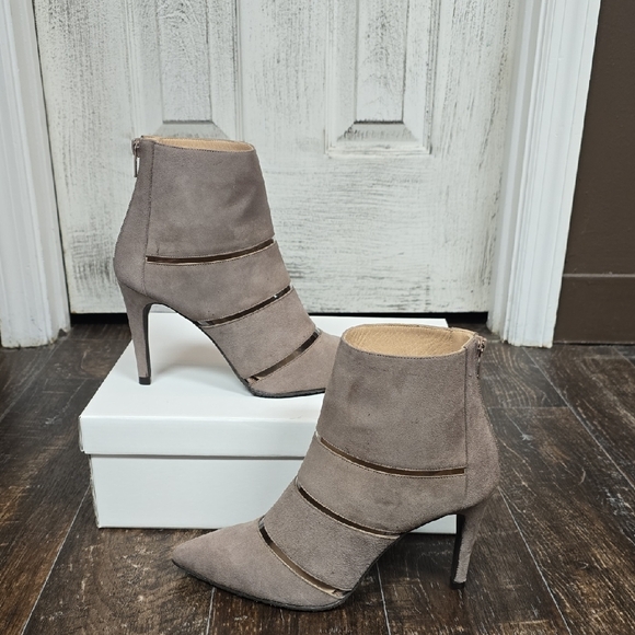 Elegant Beige Ankle Booties - Picture 2 of 11